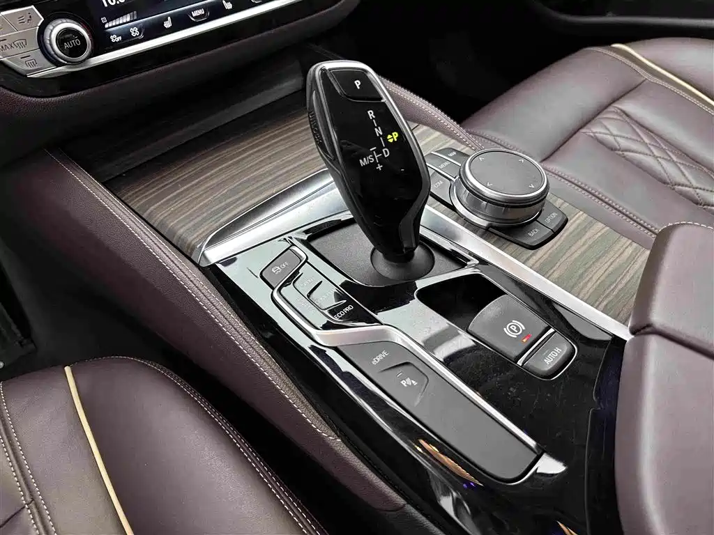 BMW 5 Series New Energy — миниатюра 14