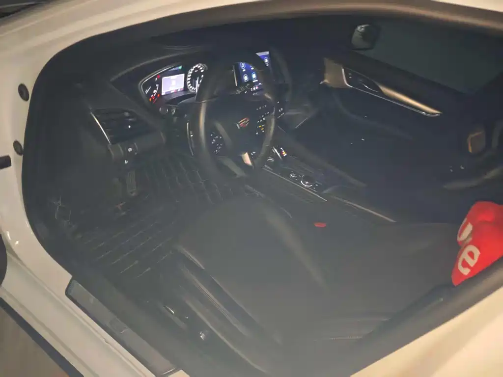 Cadillac CT5 — миниатюра 2