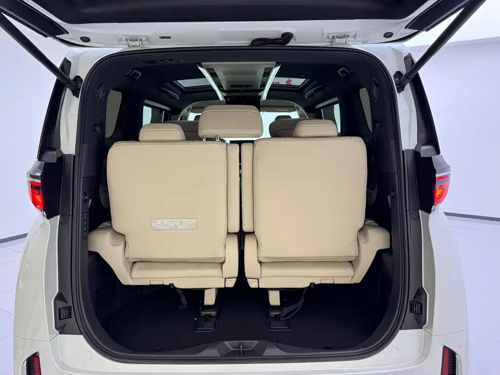 Toyota Vellfire — миниатюра 11