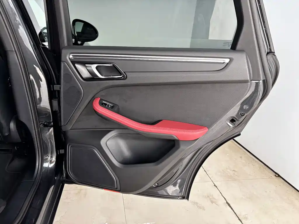 Porsche Macan — миниатюра 23