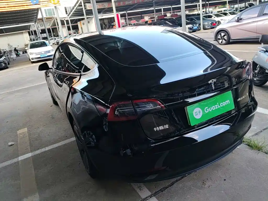 Tesla Model 3 — миниатюра 5