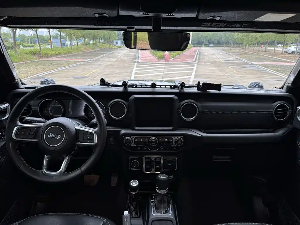 Jeep Gladiator — миниатюра 12