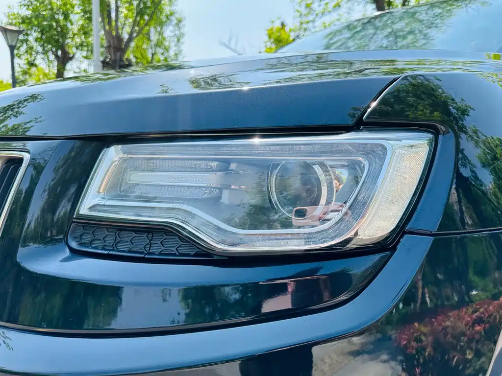 Jeep Grand Cherokee (Import) — миниатюра 4