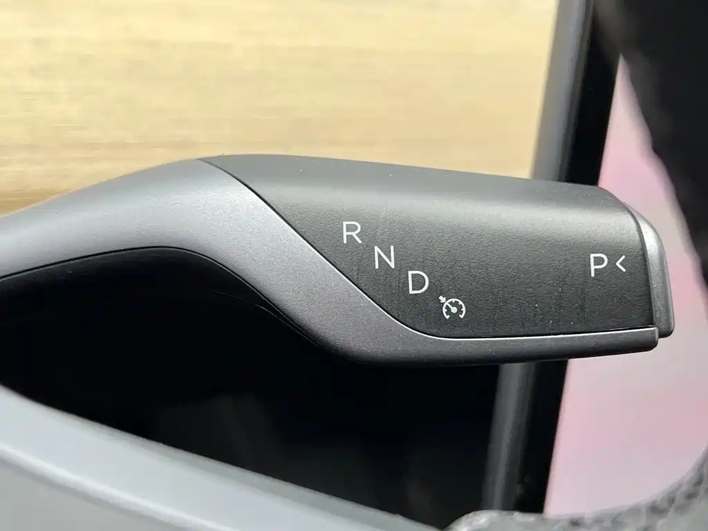 Tesla Model Y — миниатюра 19