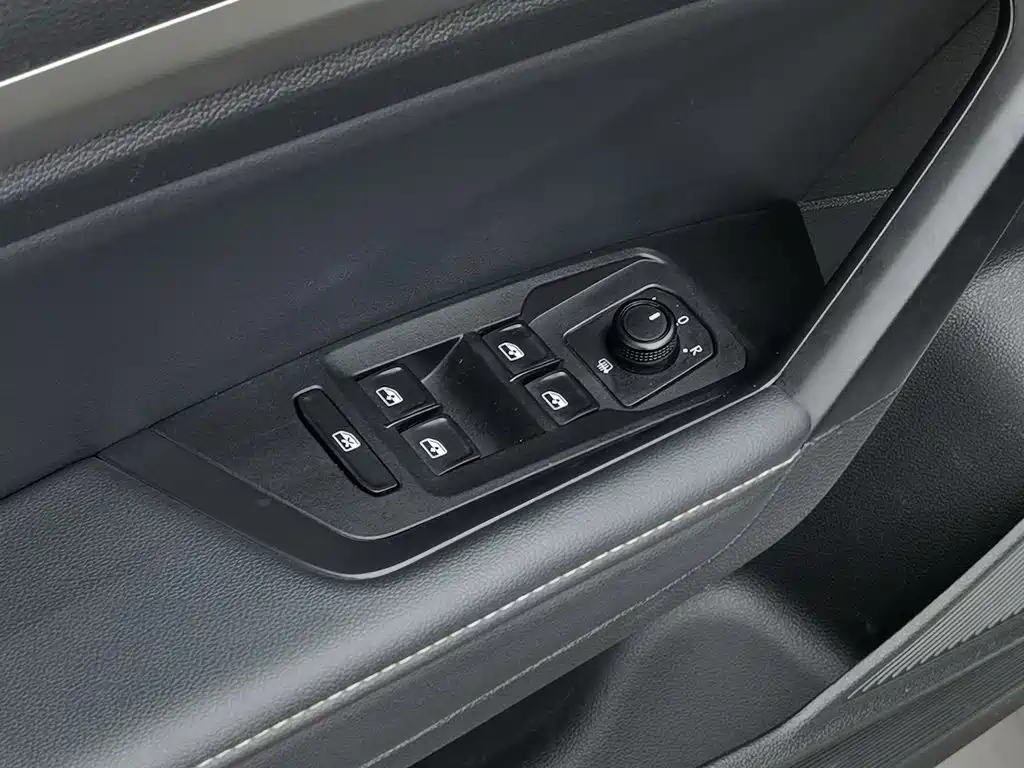 Volkswagen Lavida — миниатюра 9
