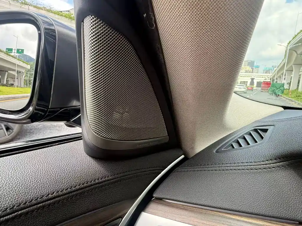 BMW 5 Series New Energy — миниатюра 18