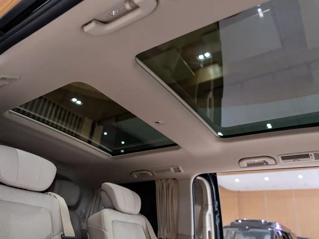 Mercedes-Benz V-Class — миниатюра 9