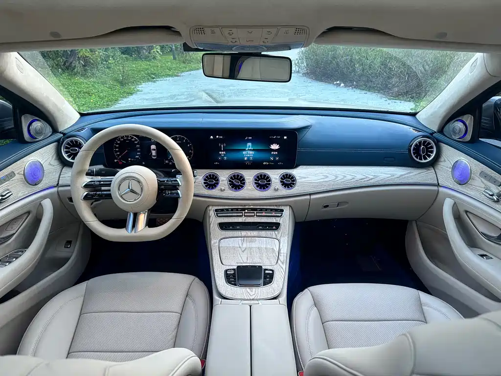 Mercedes-Benz E-Class — миниатюра 9