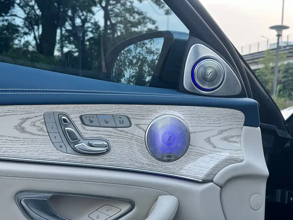 Mercedes-Benz E-Class — миниатюра 16