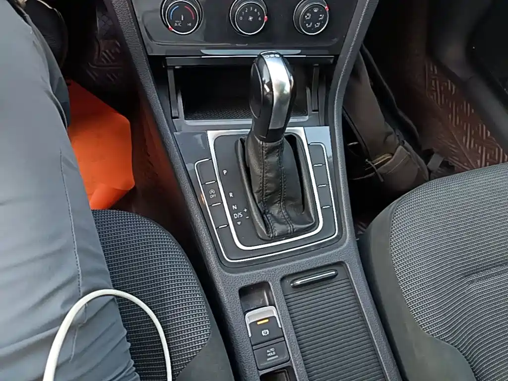Volkswagen Golf — миниатюра 14