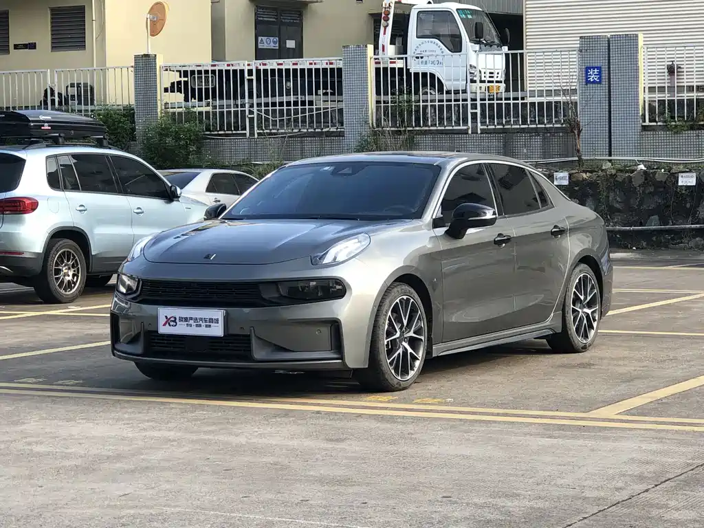 Lynk & Co 03