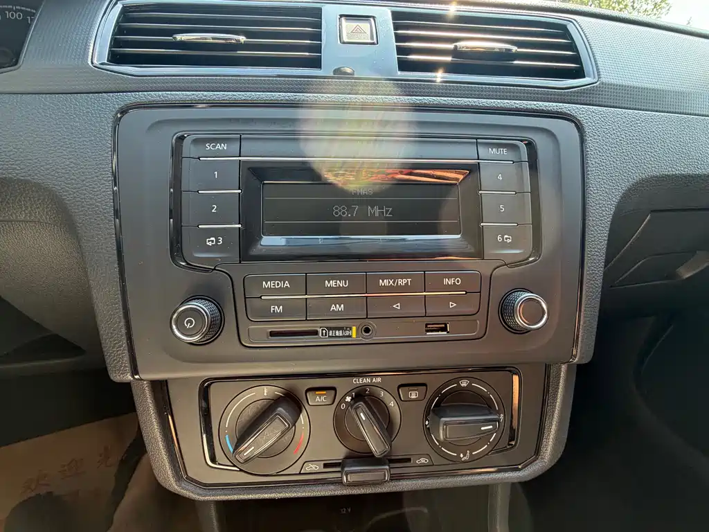 Volkswagen Santana — миниатюра 12