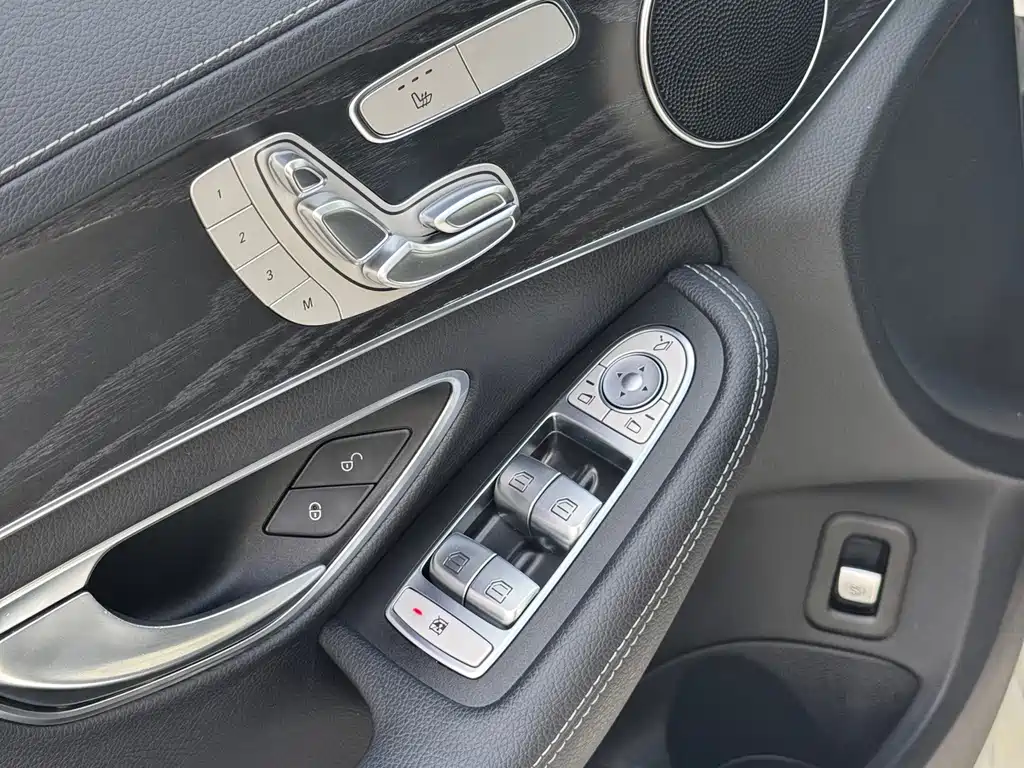 Mercedes-Benz C-Class — миниатюра 12