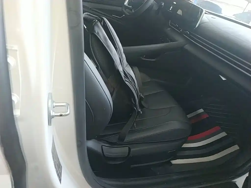 Hyundai Elantra — миниатюра 25