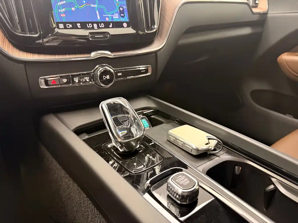Volvo XC60 2022 B5 Luxury