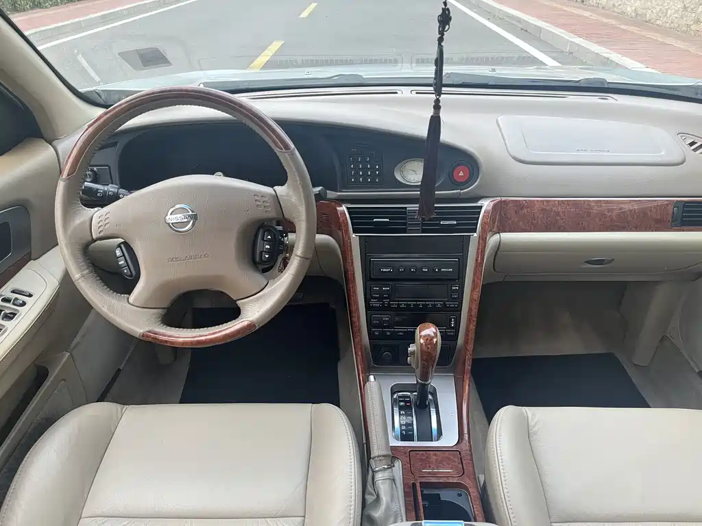 Nissan Bluebird Classic — миниатюра 4