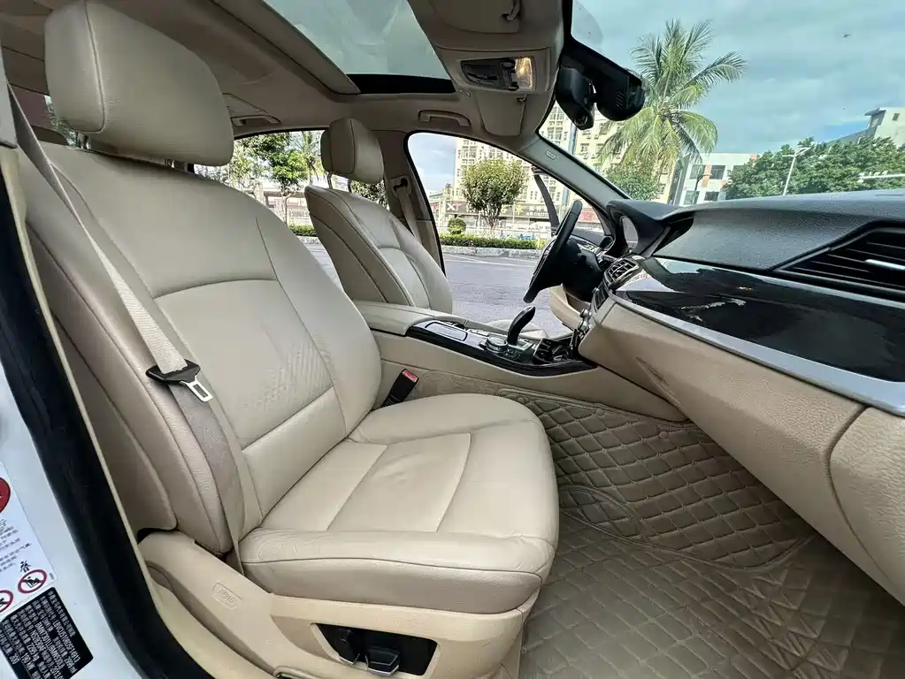 BMW 5 Series — миниатюра 10