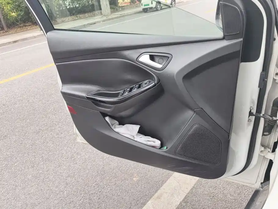 Ford Focus — миниатюра 7