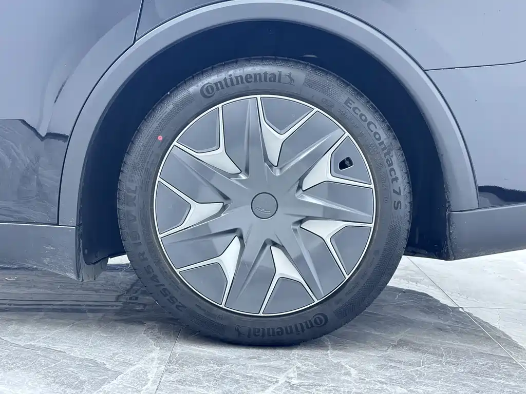 Tesla Model Y L — миниатюра 13