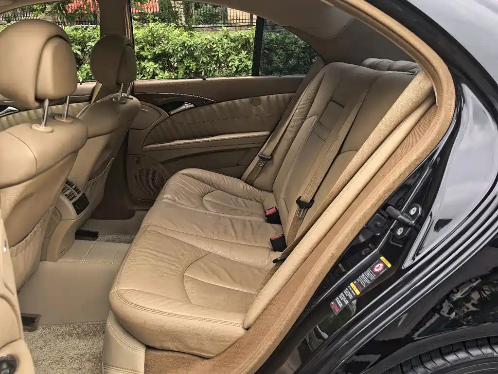 Mercedes-Benz E-Class — миниатюра 6