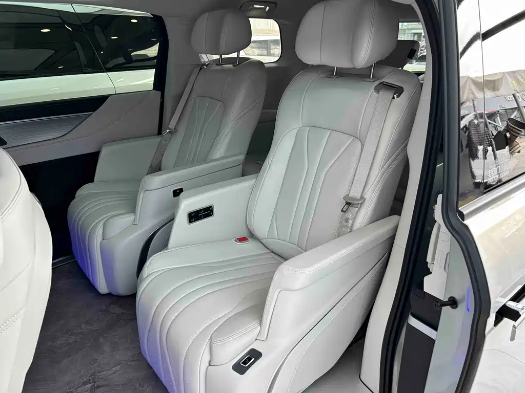 Buick GL8 Hybrid — миниатюра 43