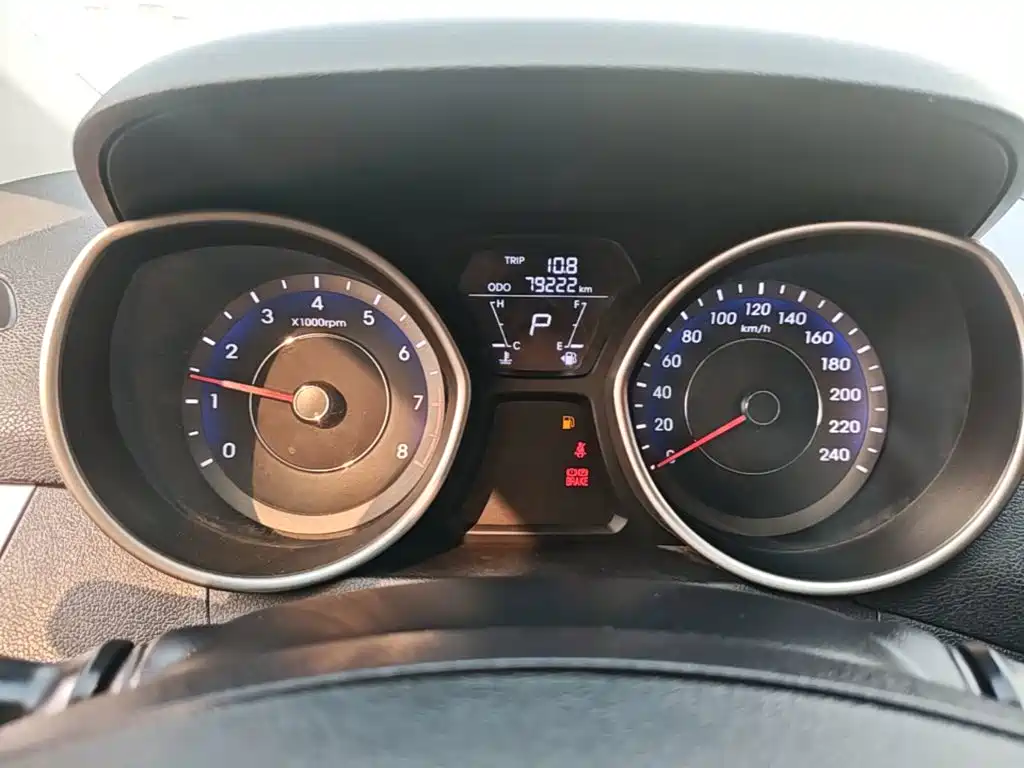 Hyundai Elantra Langdong — миниатюра 12