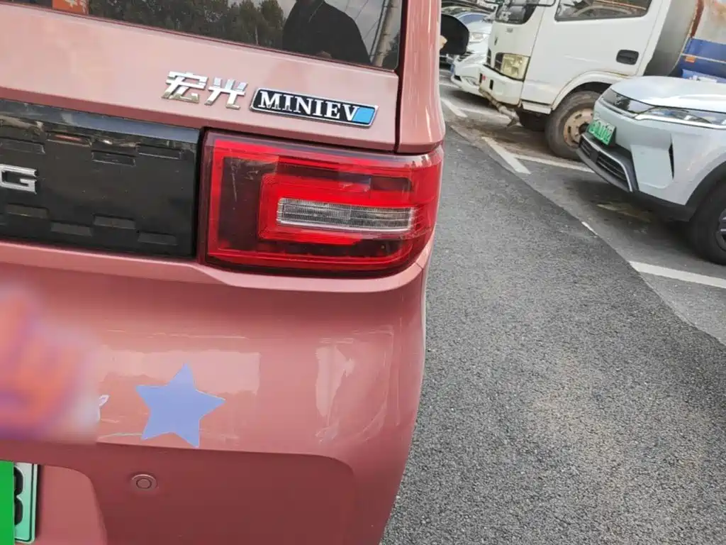 Wuling MINIEV — миниатюра 8