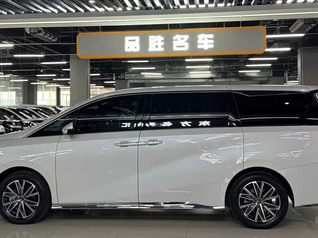 GAC TRUMPCHI M8
