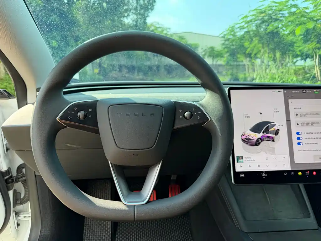Tesla Model 3 — миниатюра 12
