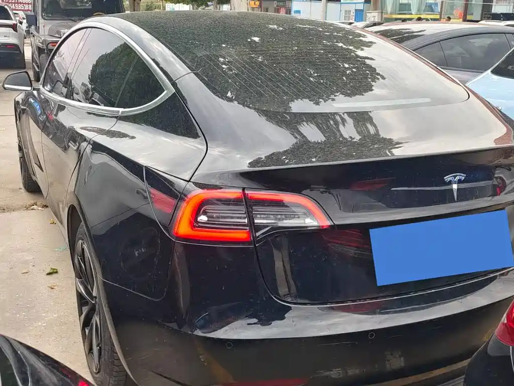 Tesla Model 3 — миниатюра 6
