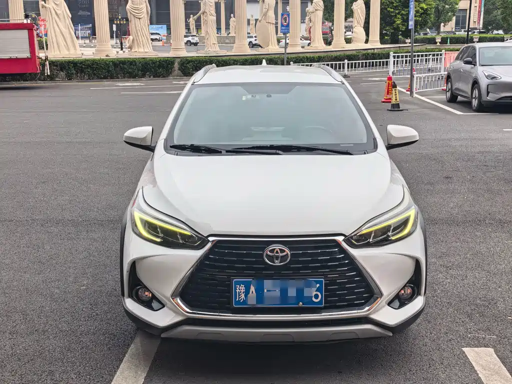 Toyota Yaris L — миниатюра 2