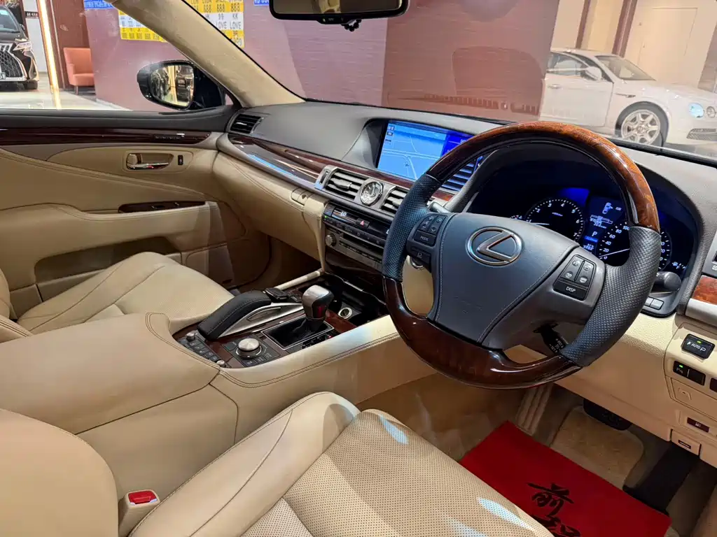 Lexus LS — миниатюра 4