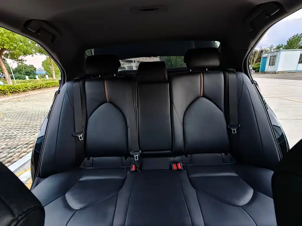 Toyota Camry — миниатюра 12