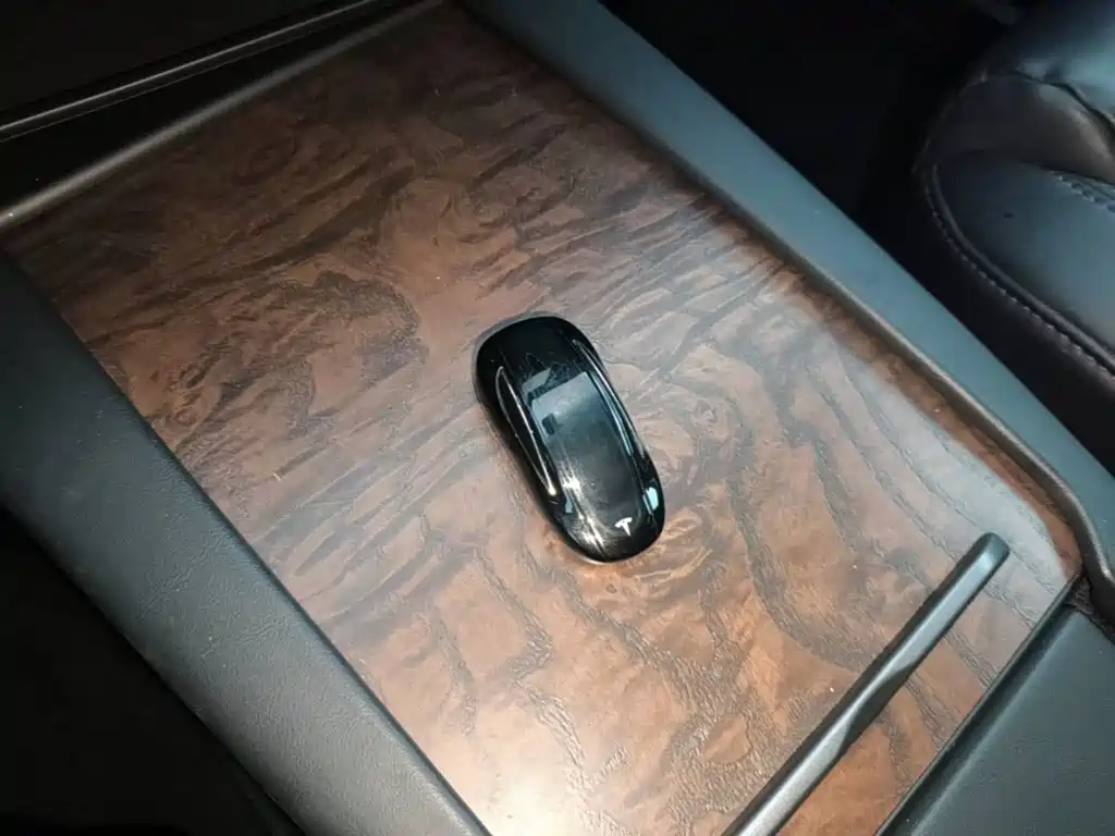 Tesla Model X — миниатюра 9