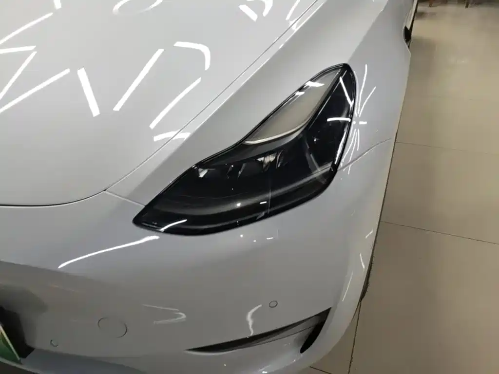 Tesla Model Y — миниатюра 24
