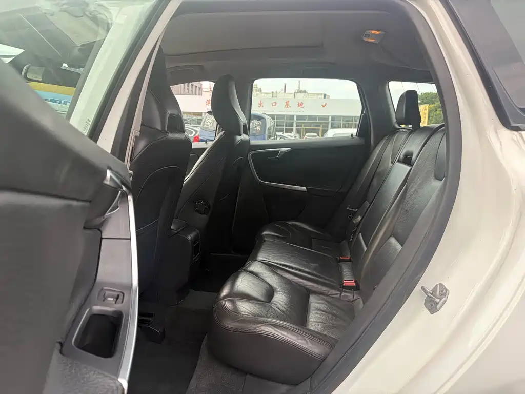 Volvo XC60 (Import) — миниатюра 8