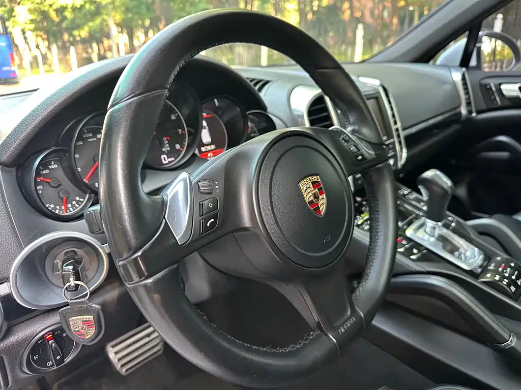 Porsche Cayenne — миниатюра 14