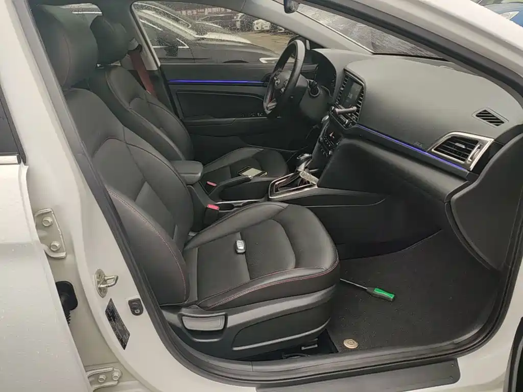 Hyundai Elantra — миниатюра 25