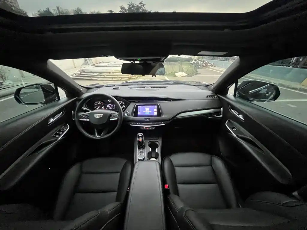 Cadillac XT4 — миниатюра 8