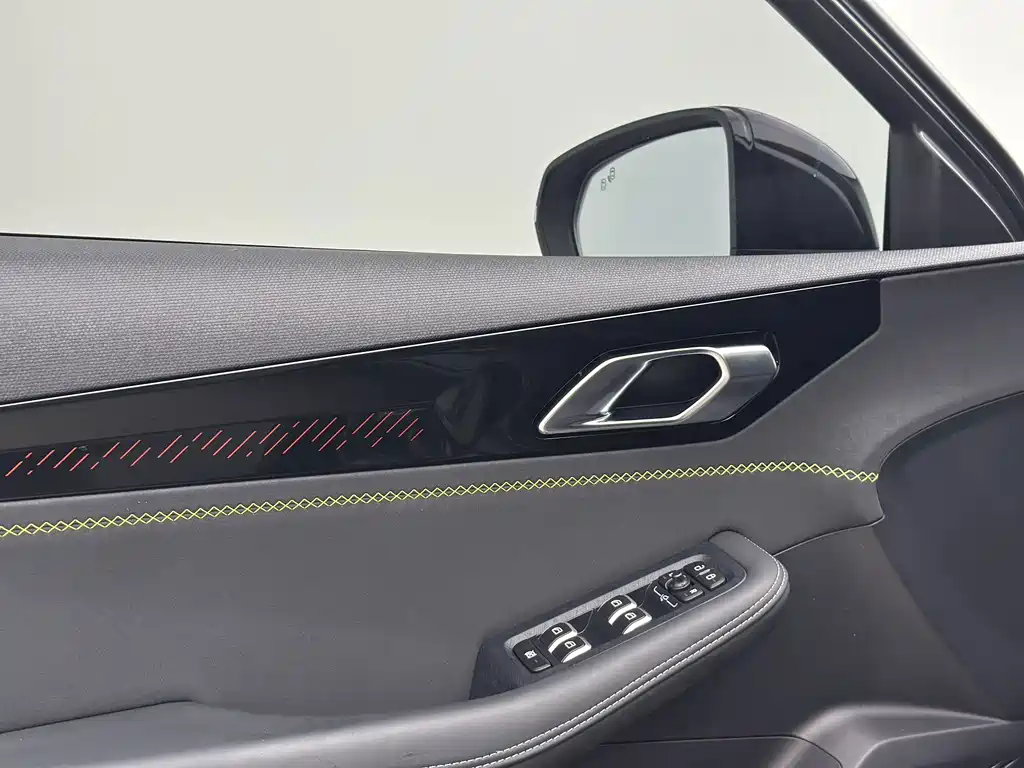 Lynk & Co 03 — миниатюра 10