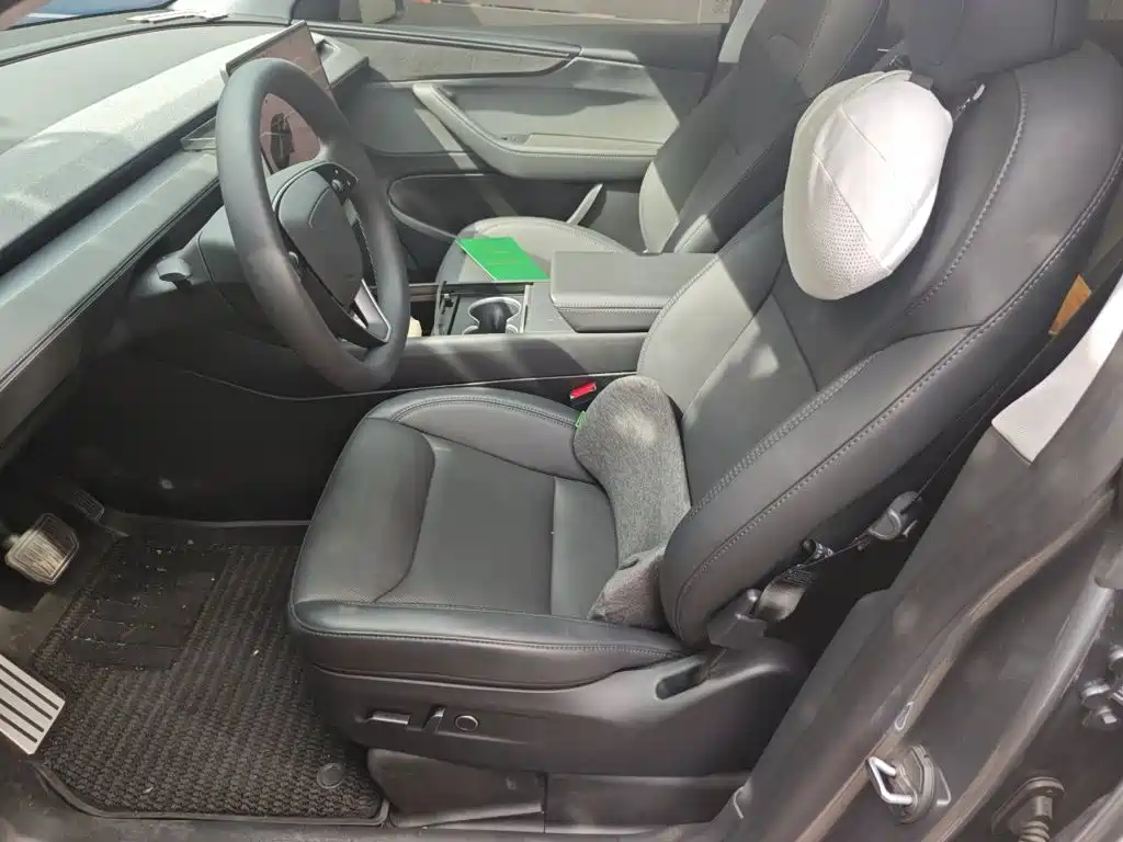 Tesla Model Y — миниатюра 11