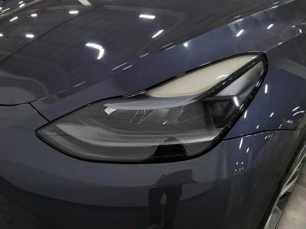 Tesla Model Y — миниатюра 7
