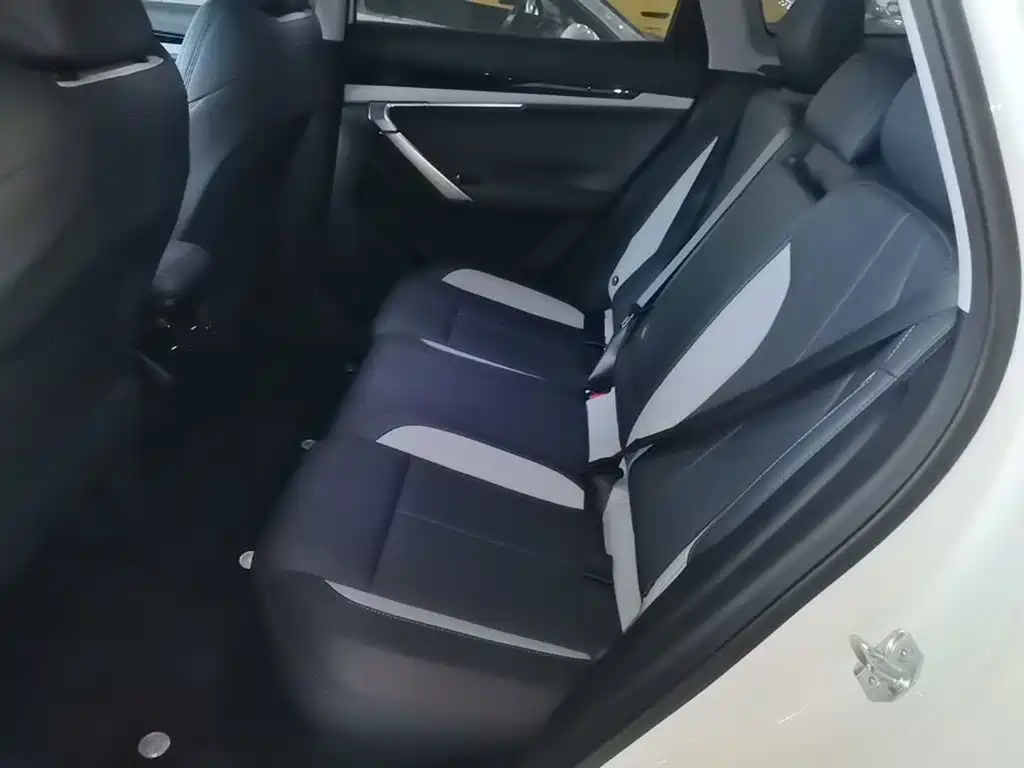 Geely Boyue L — миниатюра 17