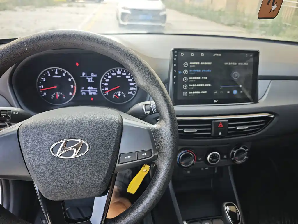 Hyundai Elantra — миниатюра 16