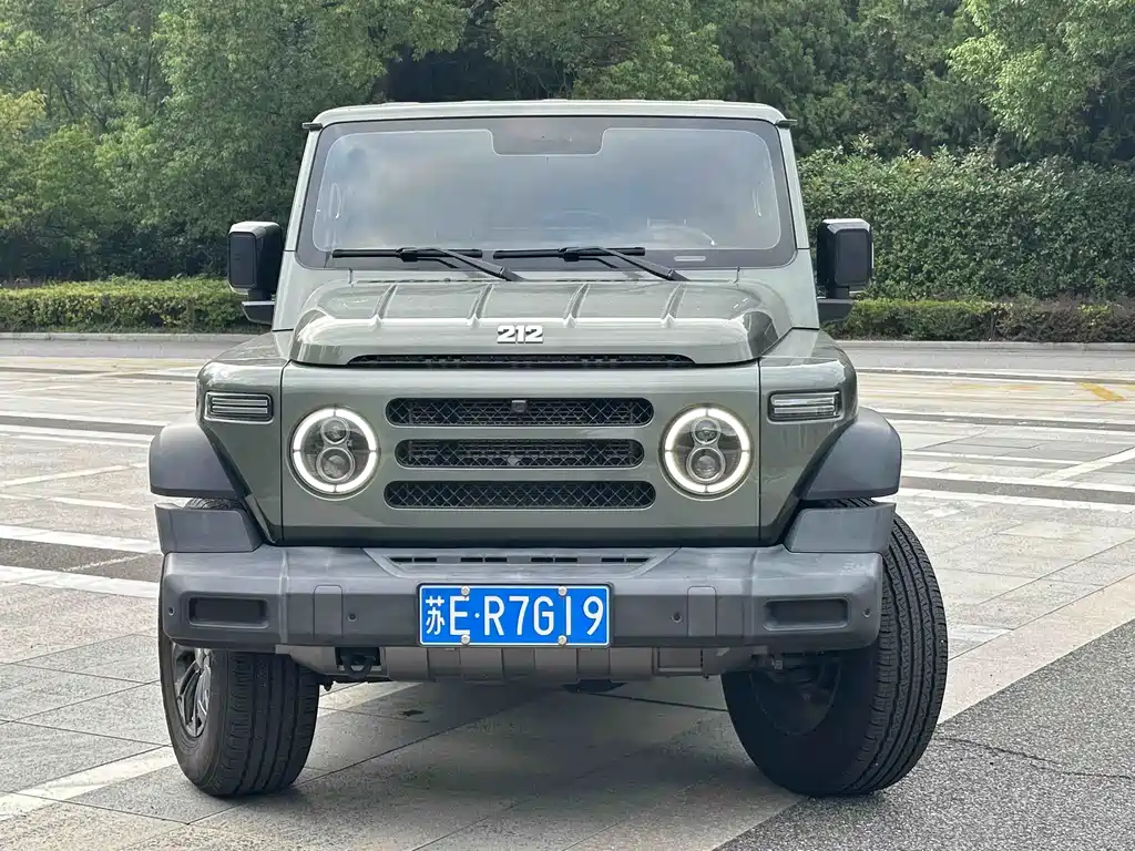 212 212 T01 — миниатюра 2