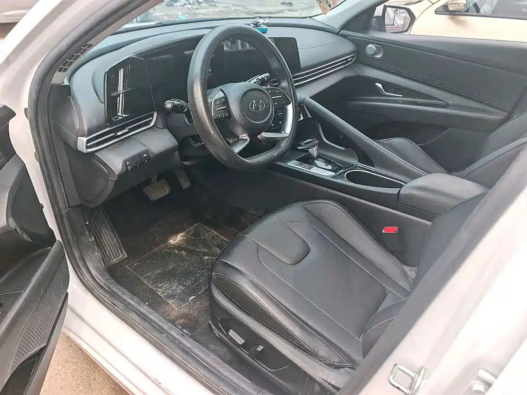 Hyundai Elantra — миниатюра 6