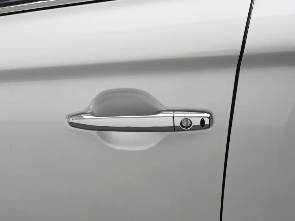 Mitsubishi Outlander — миниатюра 18