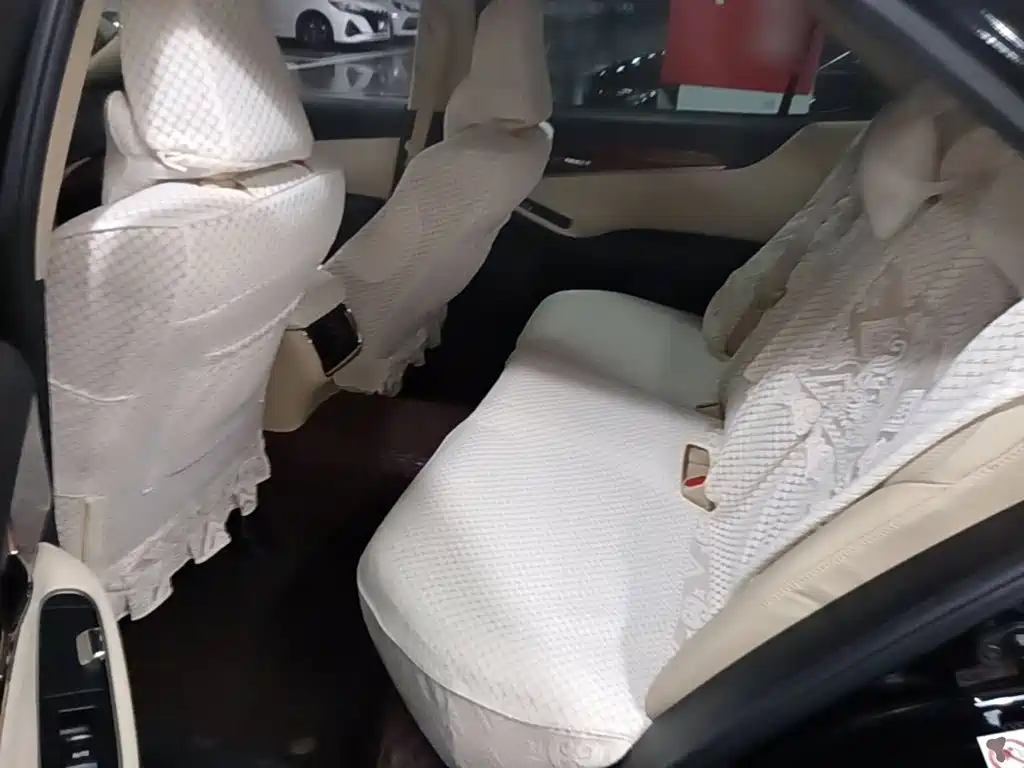 Toyota Crown — миниатюра 17