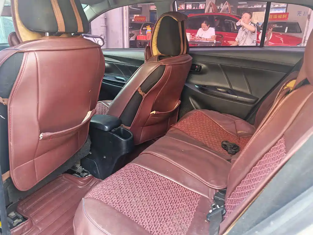 Toyota Yaris L — миниатюра 5