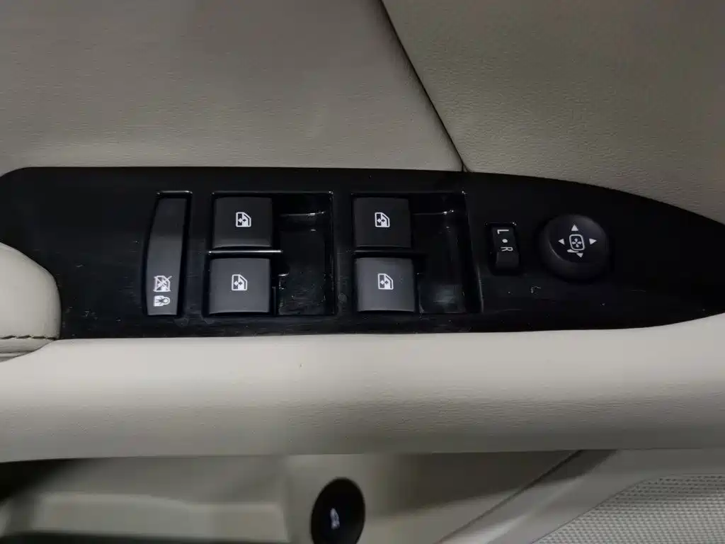 Cadillac XTS — миниатюра 9